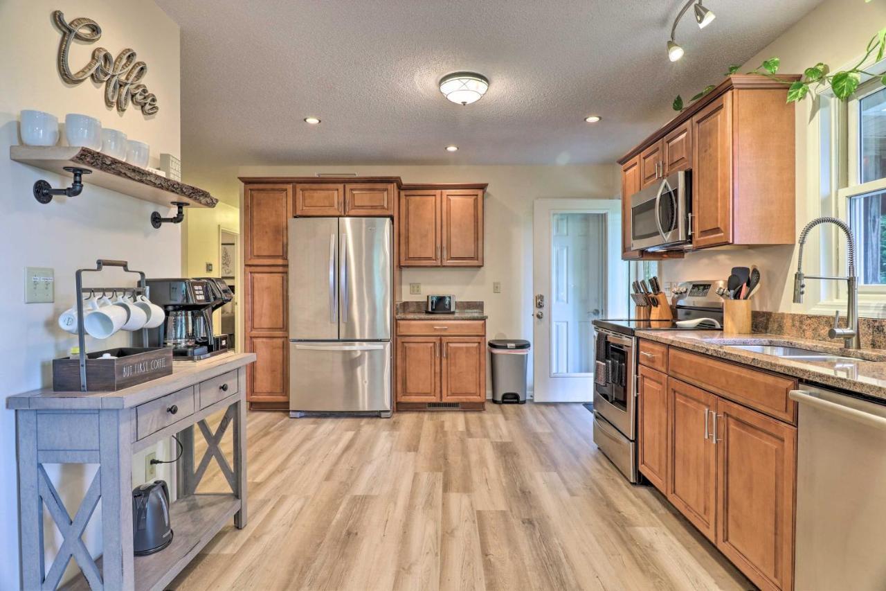 Bright Asheville Retreat With Hot Tub And Decks! Kültér fotó