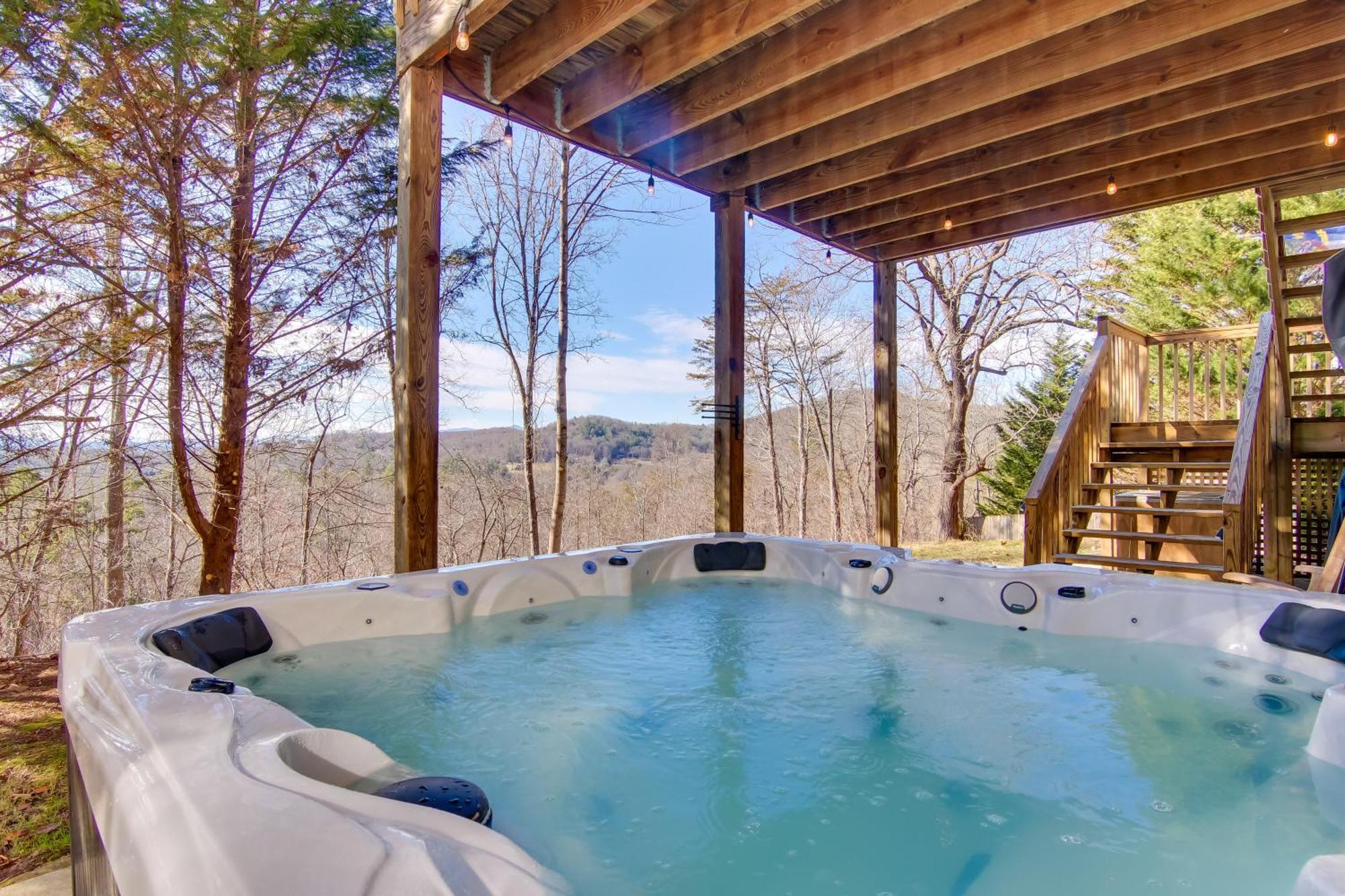 Bright Asheville Retreat With Hot Tub And Decks! Kültér fotó