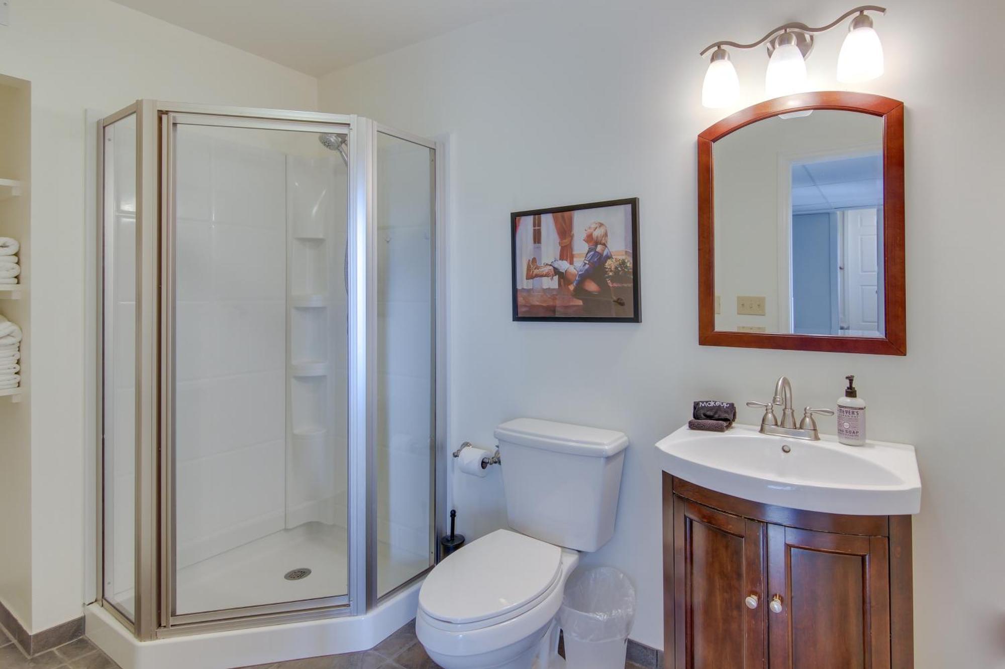 Bright Asheville Retreat With Hot Tub And Decks! Kültér fotó