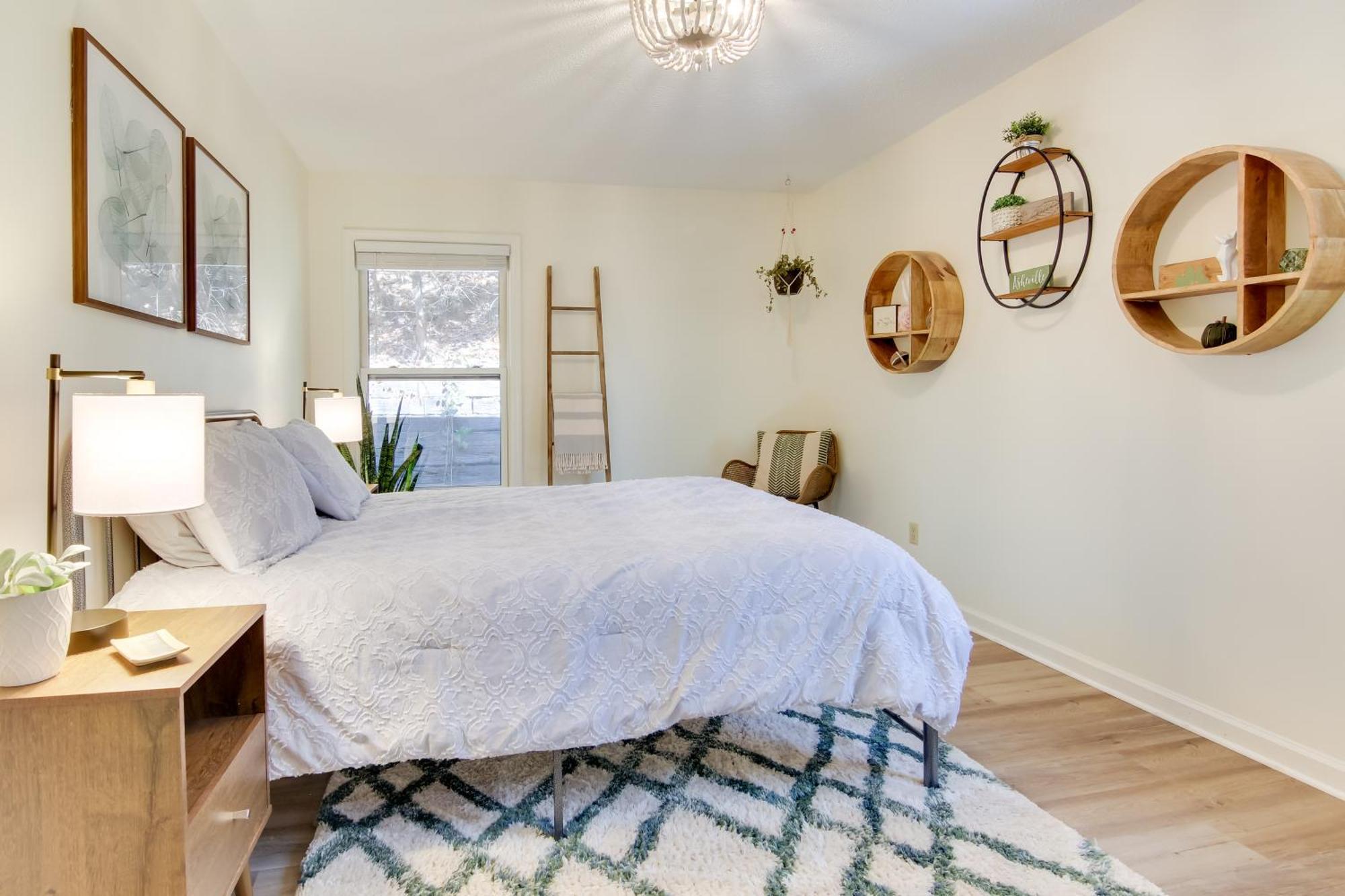 Bright Asheville Retreat With Hot Tub And Decks! Kültér fotó